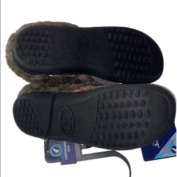 NEW!! Isotoner Enhanced Heel Cushion Slippers/ shoes, very comfy and stylish - Picture 4 of 14
